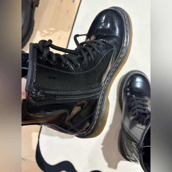 EUC-Junior 1460 Patent Leather Lace Up
Boots in Black | Dr. Martens - Picture 4 of 13